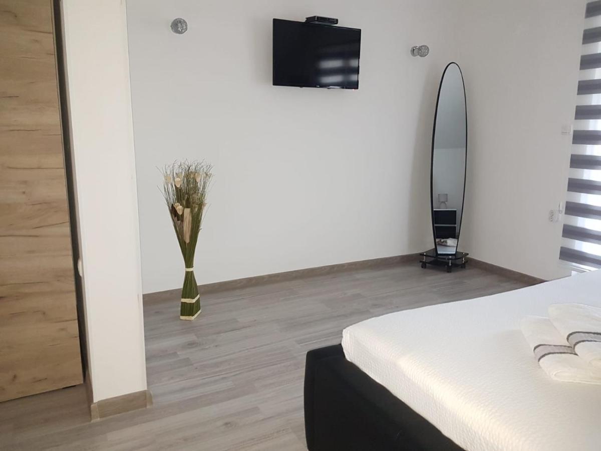 Apartmani Brigita Korenica Dış mekan fotoğraf